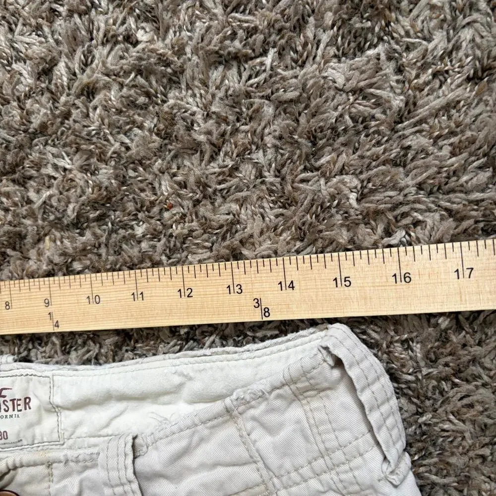 Vintage Y2K Hollister Shorts Cream Distressed Men’s 30x9 Grunge Minimalist